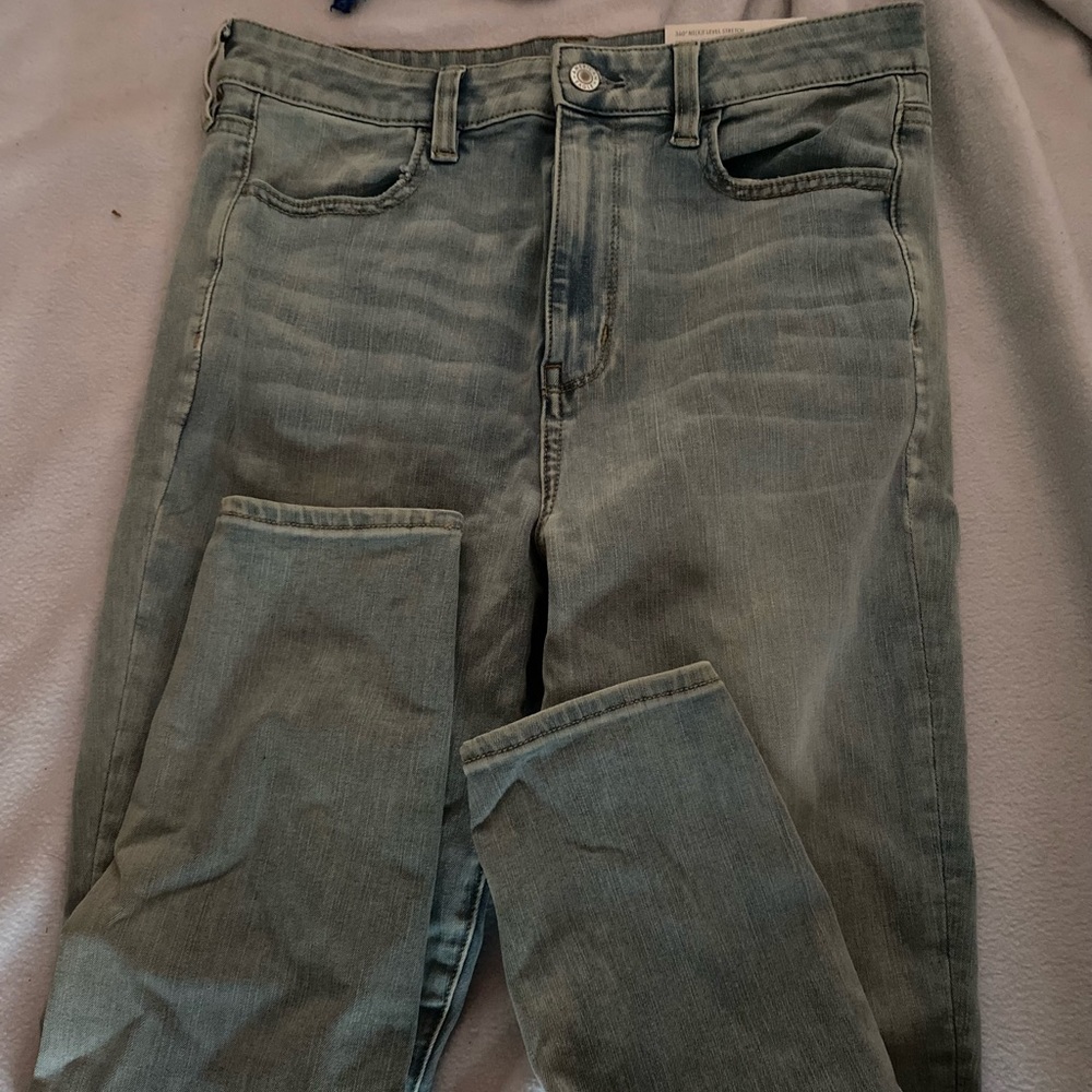 Brand new American Eagle Jeans!! Still have a tag on them!!
